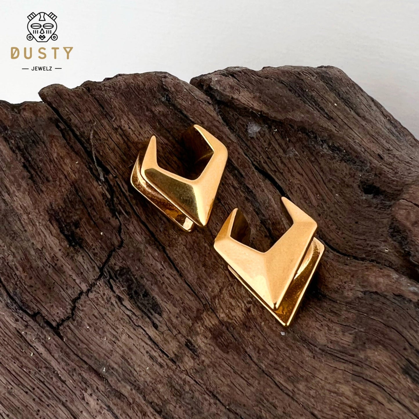 Triangle Saddle Plugs | Spreader - DustyJewelz