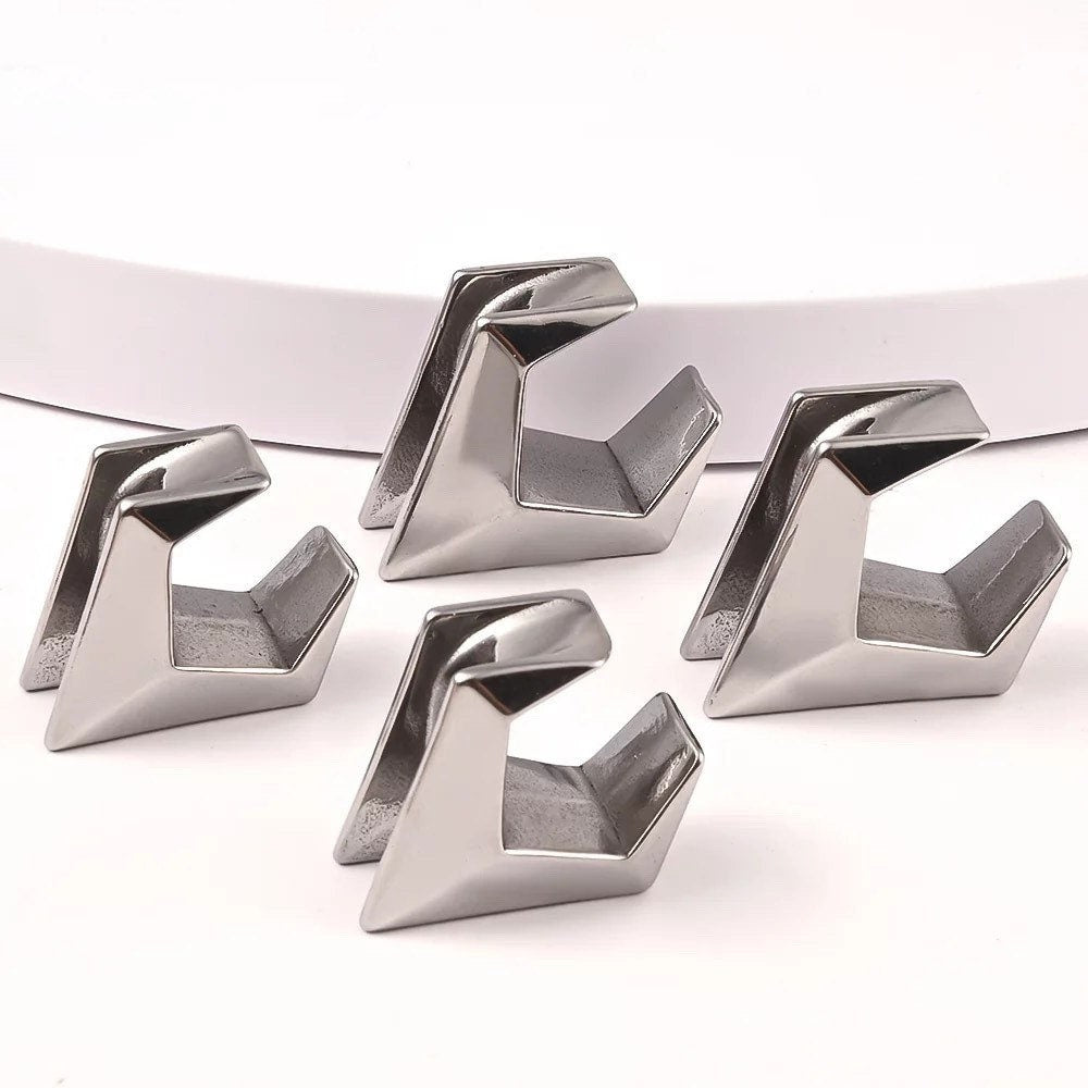 Triangle Saddle Plugs | Spreader - DustyJewelz