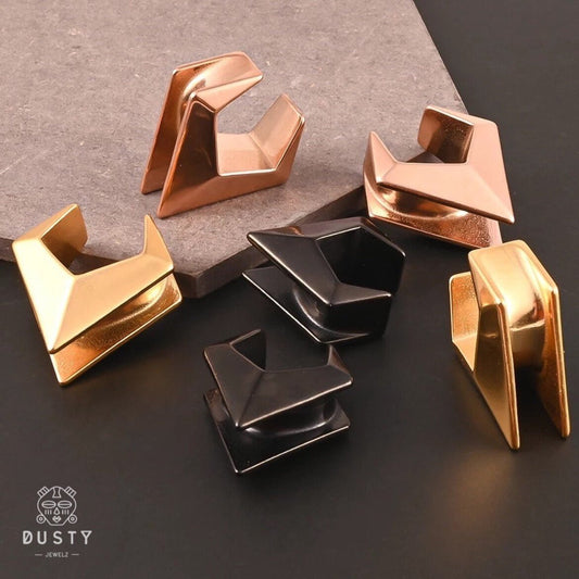 Triangle Saddle Plugs | Spreader - DustyJewelz