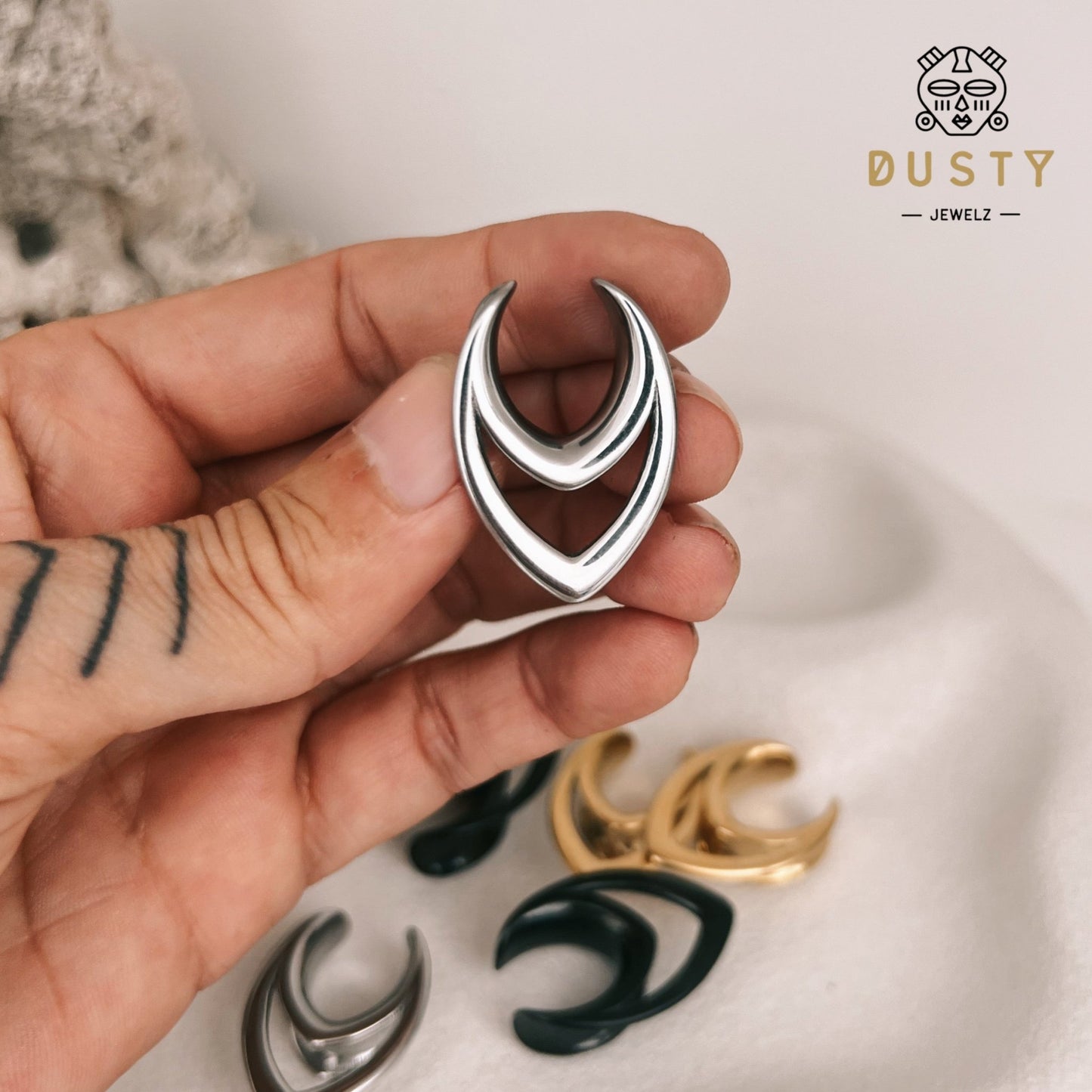 Triangle Saddle Plugs | Spreaders | Hollow Out Tunnels - DustyJewelz