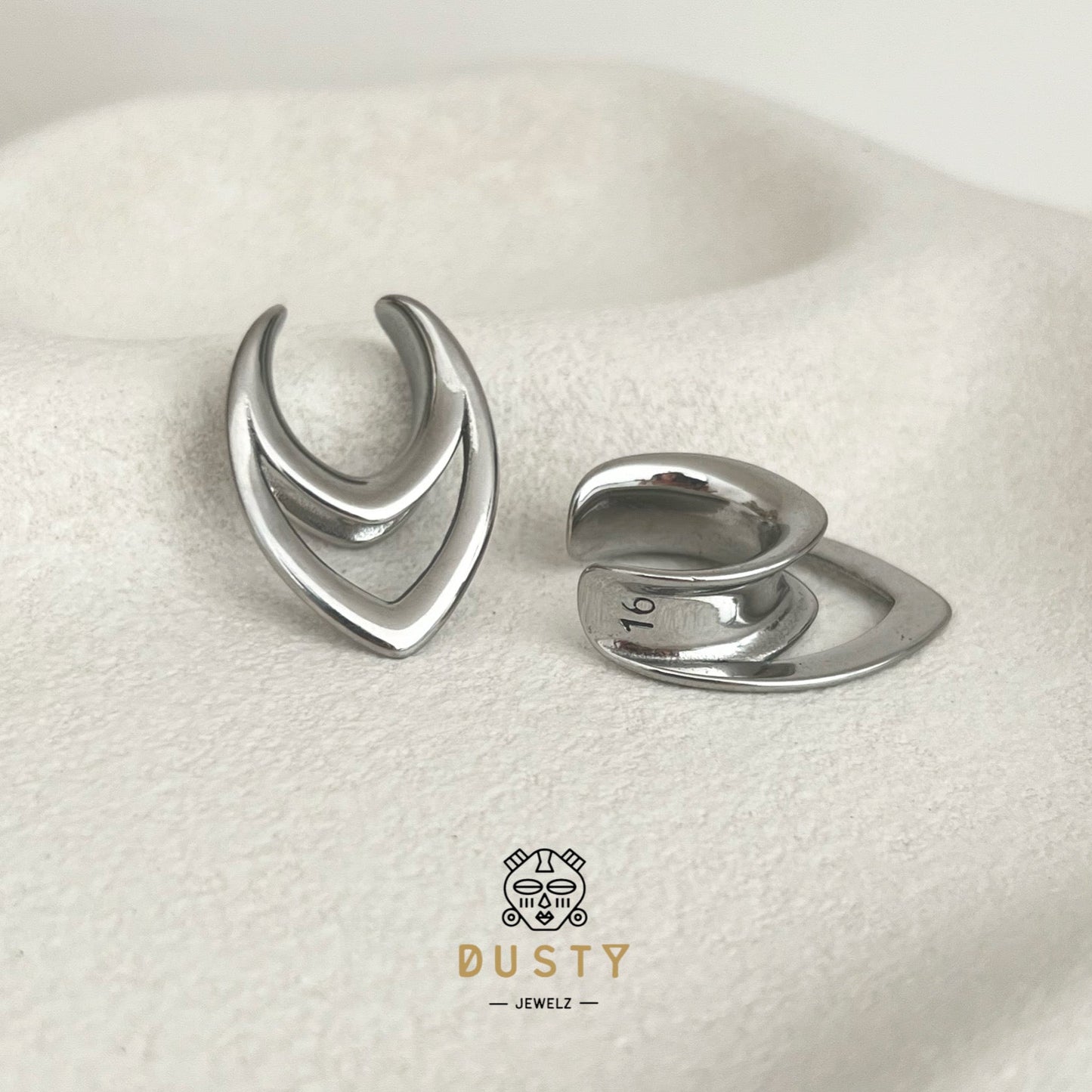 Triangle Saddle Plugs | Spreaders | Hollow Out Tunnels - DustyJewelz