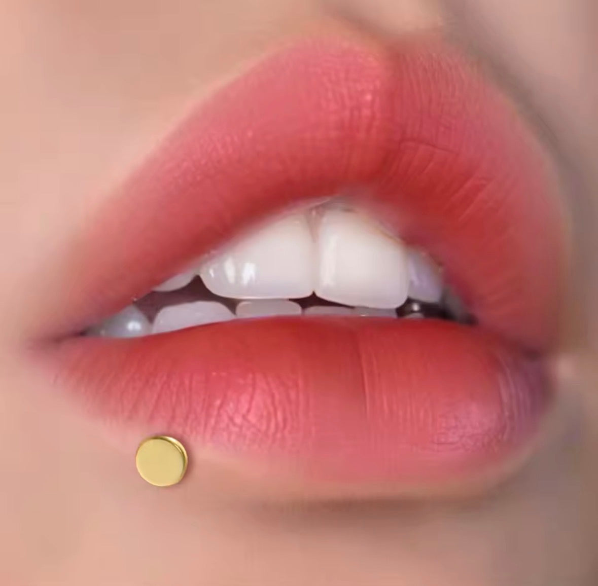 Flat Disc Labret Stud | Titanium | 16G