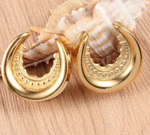 Load image into Gallery viewer, Saddle Plugs | Crescent Moon Spreaders
